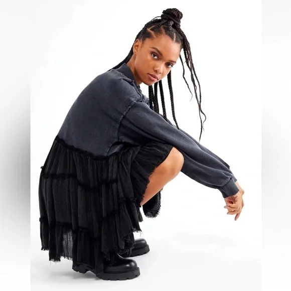 Free People Pixie Sweatshirt Tunic Dress Tiered Ruffled Oversized Wash black - Picture 1 of 9